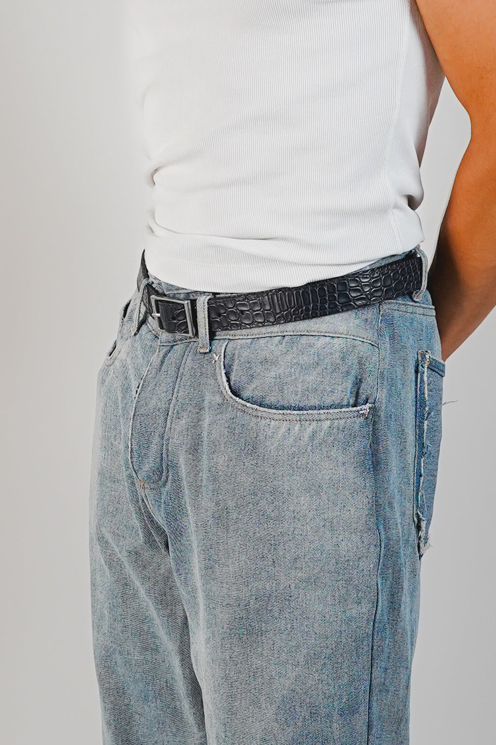 Ceinture réversible bleu nuit, détail de la boucle